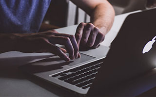 同样输了0比2 利物浦巴萨次回合谁能翻盘？